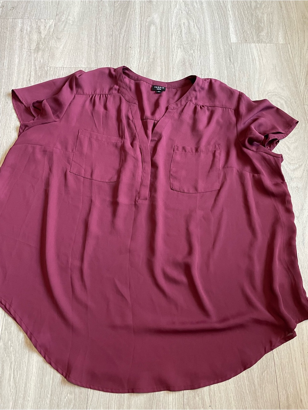 torrid Wine-Red Split Neck Short Sleeve Blouse